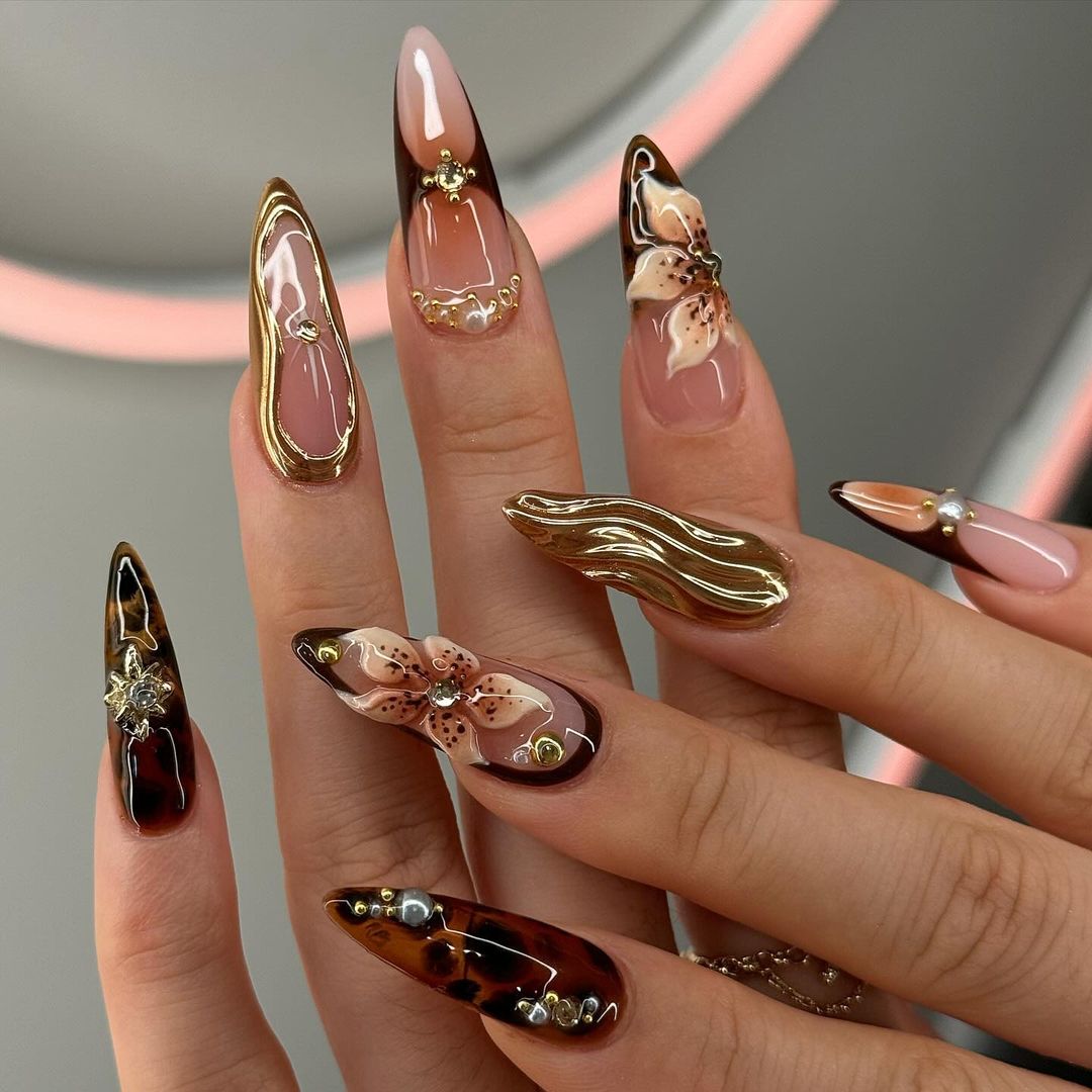 Gold Wave Floral Press On Nails | Elegant Wedding Press-On Nail Set | Luxurious Gold Bloom Design