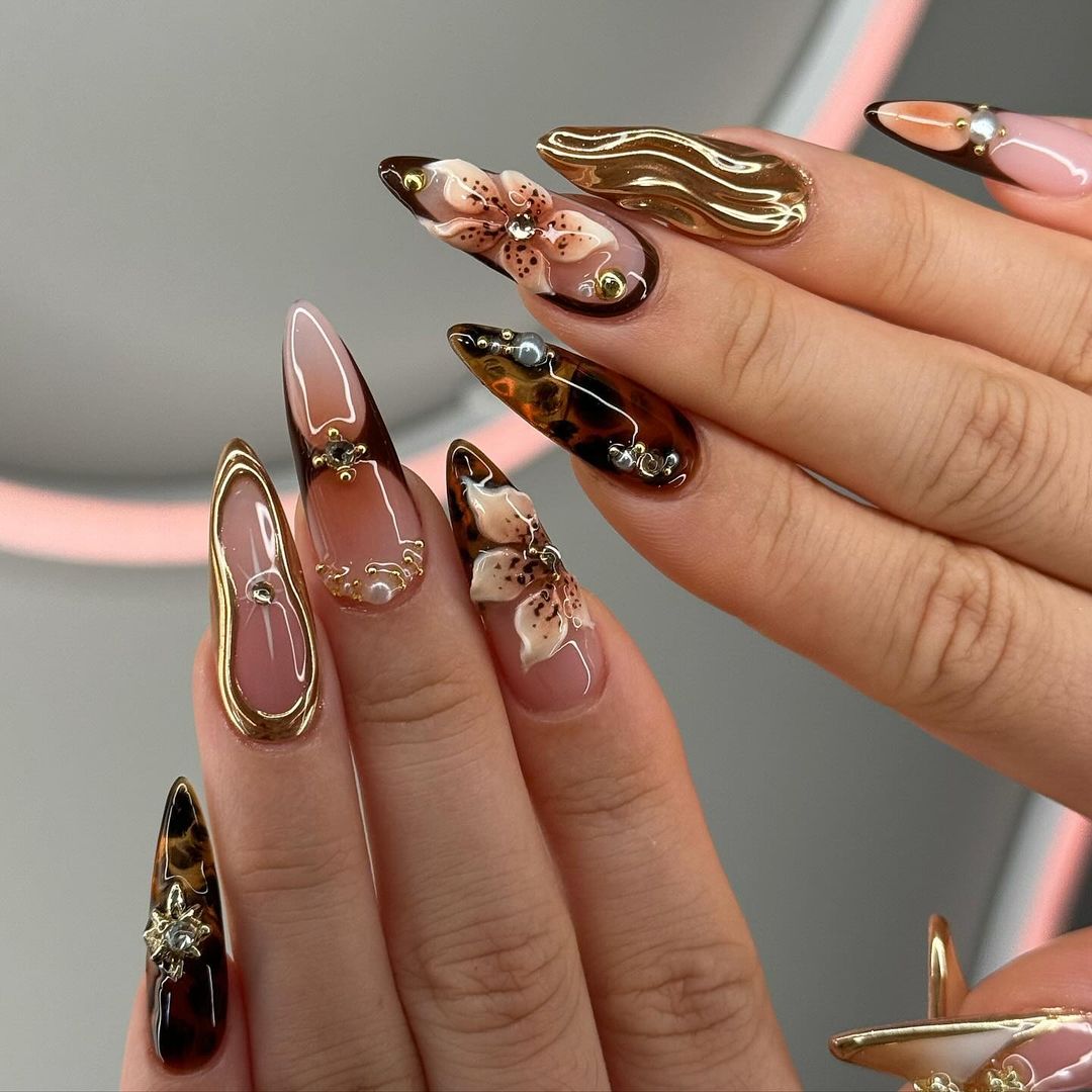 Gold Wave Floral Press On Nails | Elegant Wedding Press-On Nail Set | Luxurious Gold Bloom Design